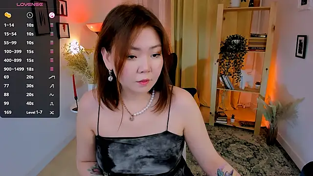 NatzukoShee online show from March 16, 2025, 4:01 pm