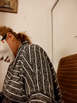 Snapshot of She-devilx chatting on October 14, 2025, 10:31 pm She-devilx online show from October 14, 2025, 10:31 pm