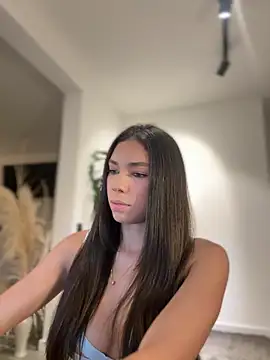 Snapshot of EllaSanz_ chatting on October 9, 2025, 10:21 pm EllaSanz  online show from October 9, 2025, 10:21 pm