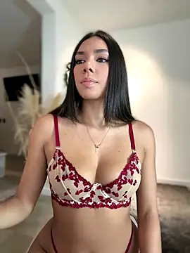 Snapshot of EllaSanz_ chatting on October 7, 2025, 9:16 pm EllaSanz  online show from October 7, 2025, 9:16 pm