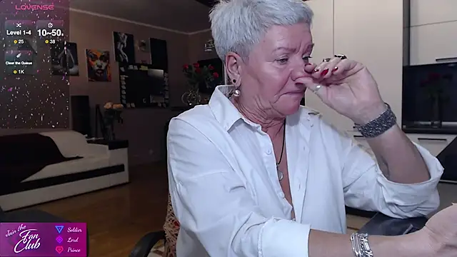 Snapshot of roxana_brooks chatting on October 8, 2025, 5:57 pm roxana brooks online show from October 8, 2025, 5:57 pm