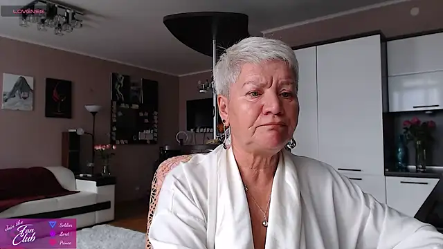 Snapshot of roxana_brooks chatting on August 4, 2026, 6:40 am roxana brooks online show from August 4, 2026, 6:40 am