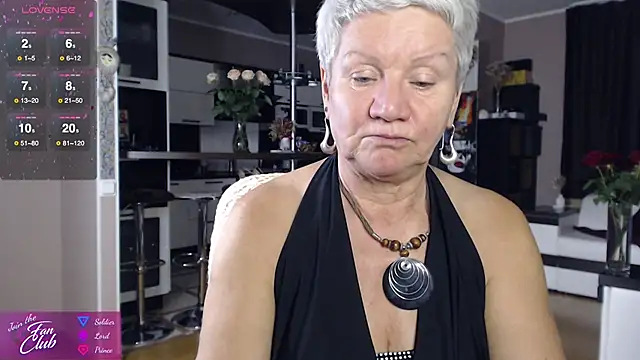 Snapshot of roxana_brooks chatting on October 2, 2025, 6:11 pm roxana brooks online show from October 2, 2025, 6:11 pm