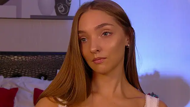 Snapshot of VirginieCruz chatting on October 5, 2025, 7:26 pm VirginieCruz online show from October 5, 2025, 7:26 pm