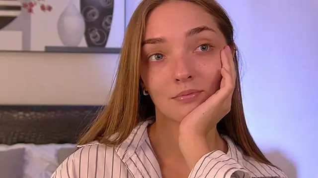 Snapshot of VirginieCruz chatting on September 19, 2025, 5:55 am VirginieCruz online show from September 19, 2025, 5:55 am