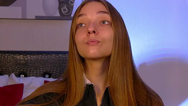 Snapshot of VirginieCruz chatting on October 20, 2025, 7:25 pm VirginieCruz online show from October 20, 2025, 7:25 pm