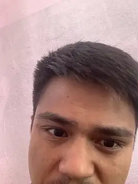 Hullax online show from December 14, 2025, 4:40 am