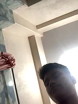 Hullax online show from September 27, 2025, 4:24 pm