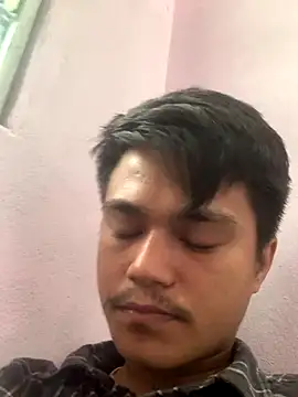 Hullax online show from October 31, 2025, 3:14 am