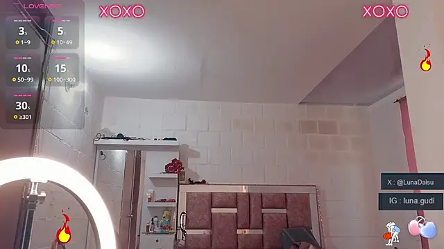 Snapshot of LunaGudi chatting on October 6, 2025, 11:55 am LunaGudi online show from October 6, 2025, 11:55 am