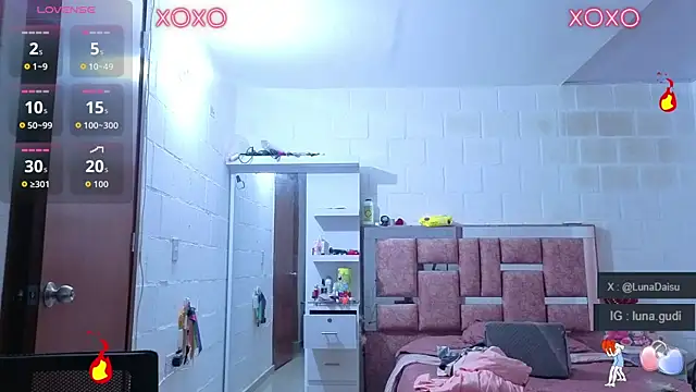 Snapshot of LunaGudi chatting on October 25, 2025, 10:14 am LunaGudi online show from October 25, 2025, 10:14 am