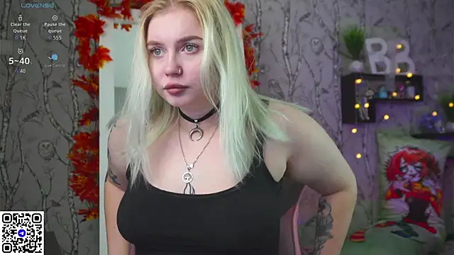 Snapshot of Moon_Valkyrie chatting on October 22, 2025, 9:42 am Moon Valkyrie online show from October 22, 2025, 9:42 am