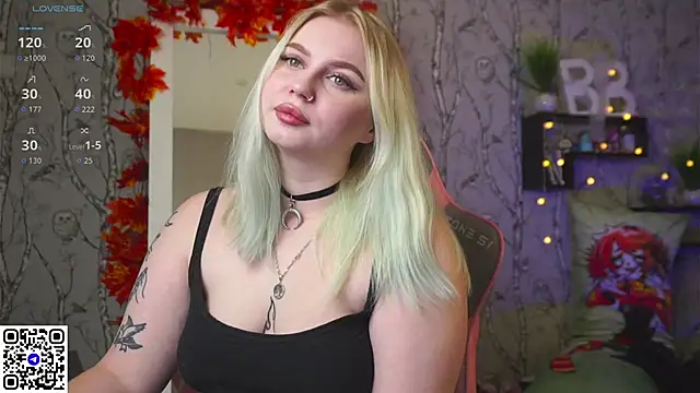 Snapshot of Moon_Valkyrie chatting on October 13, 2025, 9:33 am Moon Valkyrie online show from October 13, 2025, 9:33 am