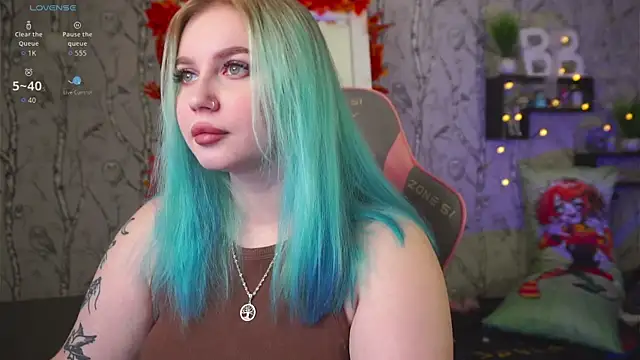 Snapshot of Moon_Valkyrie chatting on October 3, 2025, 7:43 am Moon Valkyrie online show from October 3, 2025, 7:43 am