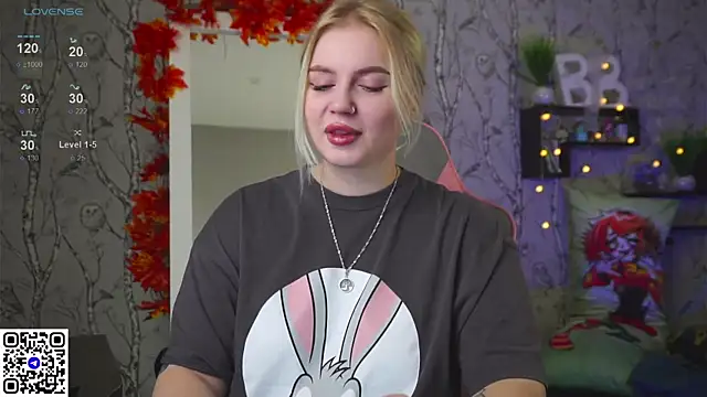 Snapshot of Moon_Valkyrie chatting on October 14, 2025, 9:10 am Moon Valkyrie online show from October 14, 2025, 9:10 am