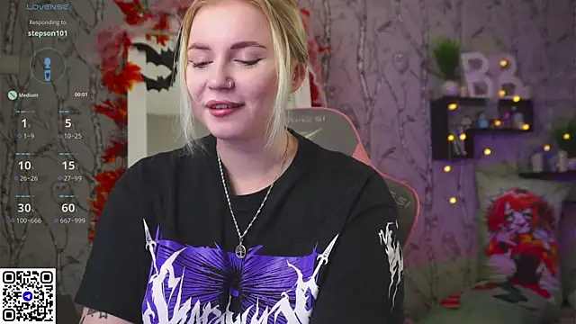 Snapshot of Moon_Valkyrie chatting on October 27, 2025, 8:59 am Moon Valkyrie online show from October 27, 2025, 8:59 am