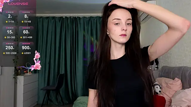 Snapshot of Silver_rains chatting on December 17, 2024, 11:38 pm Silver rains online show from December 17, 2024, 11:38 pm