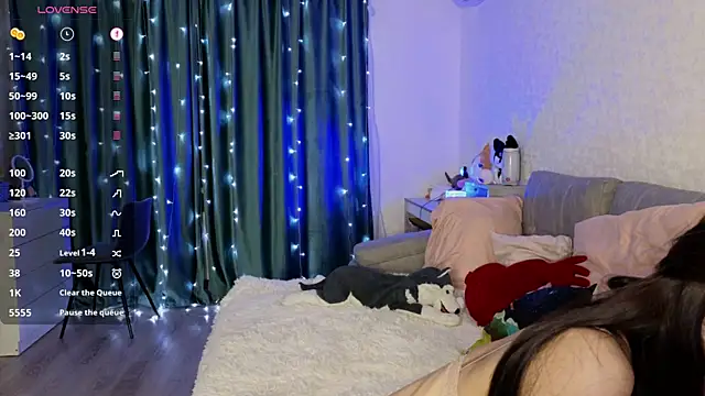 Snapshot of Silver_rains chatting on March 17, 2025, 11:35 pm Silver rains online show from March 17, 2025, 11:35 pm