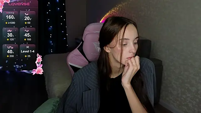 Snapshot of Silver_rains chatting on September 22, 2025, 8:59 pm Silver rains online show from September 22, 2025, 8:59 pm