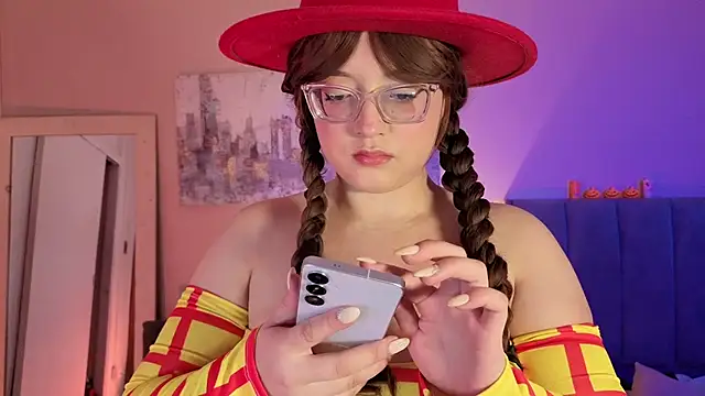 Snapshot of MiaFranklyn chatting on October 28, 2025, 1:32 pm MiaFranklyn online show from October 28, 2025, 1:32 pm