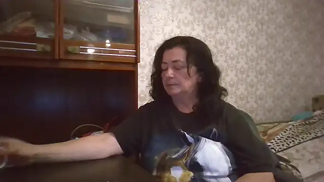 Snapshot of GypsiQueen2 chatting on October 9, 2025, 4:51 pm GypsiQueen2 online show from October 9, 2025, 4:51 pm