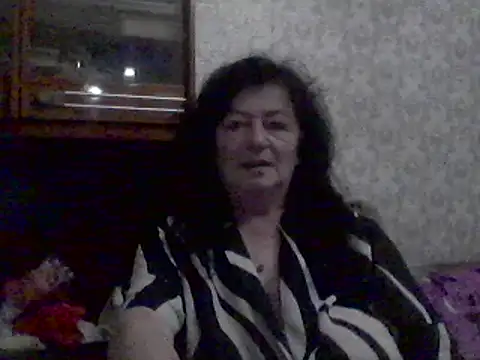 Snapshot of GypsiQueen2 chatting on March 19, 2025, 5:39 pm GypsiQueen2 online show from March 19, 2025, 5:39 pm