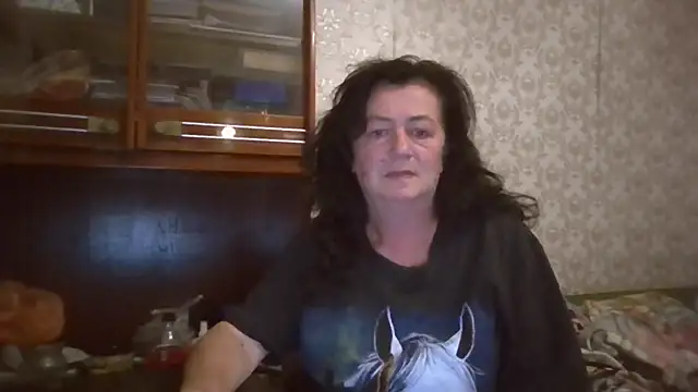 Snapshot of GypsiQueen2 chatting on September 16, 2025, 7:37 pm GypsiQueen2 online show from September 16, 2025, 7:37 pm