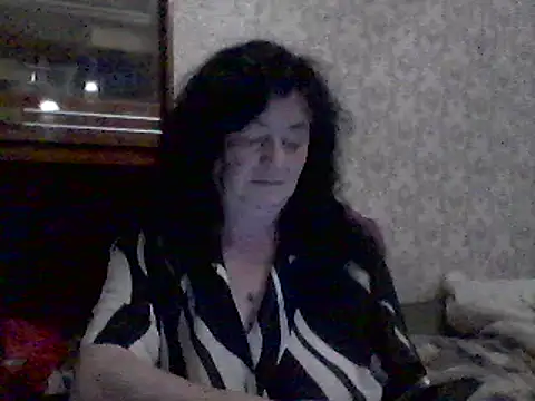 Snapshot of GypsiQueen2 chatting on March 17, 2025, 5:05 pm GypsiQueen2 online show from March 17, 2025, 5:05 pm