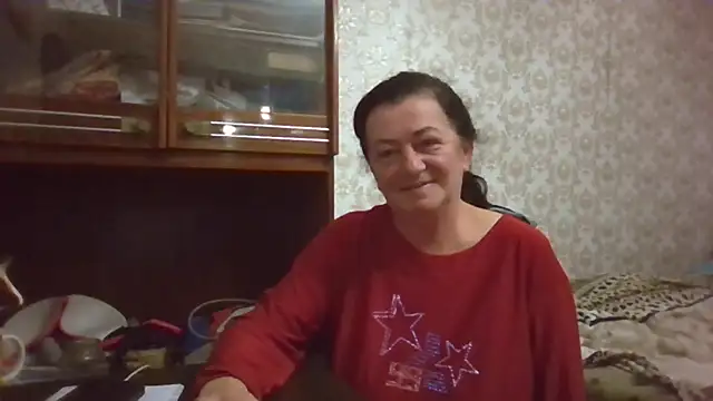 Snapshot of GypsiQueen2 chatting on October 15, 2025, 6:38 pm GypsiQueen2 online show from October 15, 2025, 6:38 pm