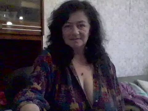 Snapshot of GypsiQueen2 chatting on March 16, 2025, 2:11 pm GypsiQueen2 online show from March 16, 2025, 2:11 pm