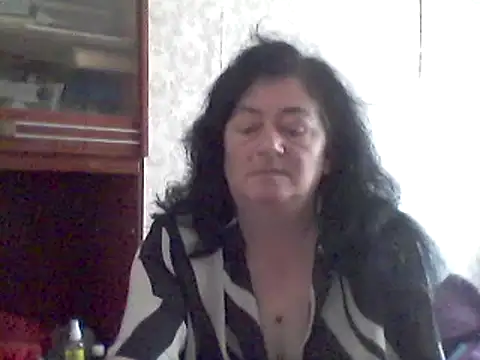 Snapshot of GypsiQueen2 chatting on March 18, 2025, 11:22 am GypsiQueen2 online show from March 18, 2025, 11:22 am