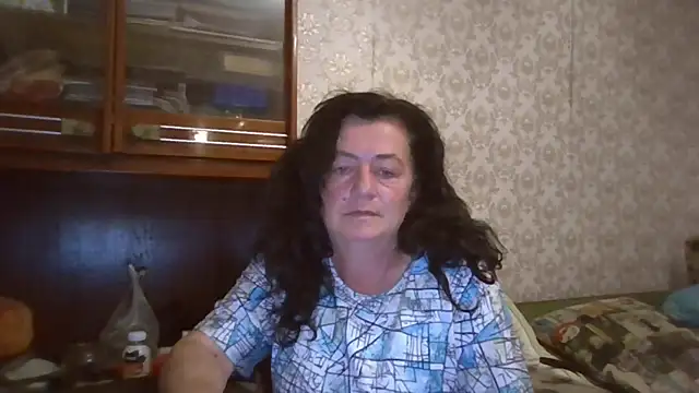 Snapshot of GypsiQueen2 chatting on September 15, 2025, 7:36 pm GypsiQueen2 online show from September 15, 2025, 7:36 pm