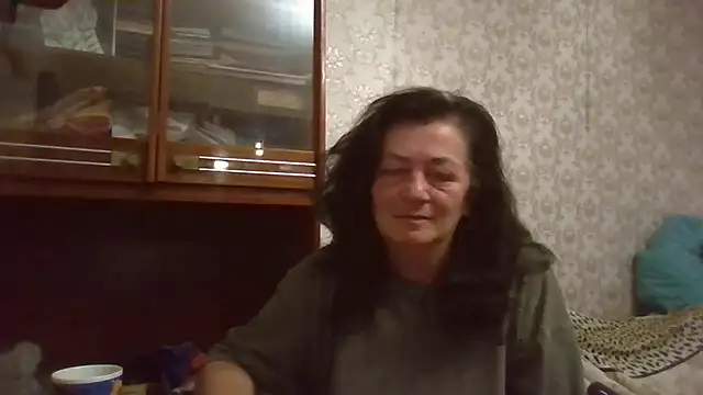 Snapshot of GypsiQueen2 chatting on September 29, 2025, 8:36 pm GypsiQueen2 online show from September 29, 2025, 8:36 pm