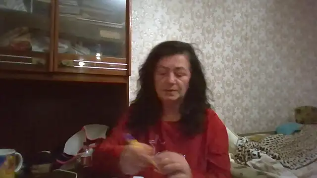 Snapshot of GypsiQueen2 chatting on October 13, 2025, 5:58 pm GypsiQueen2 online show from October 13, 2025, 5:58 pm