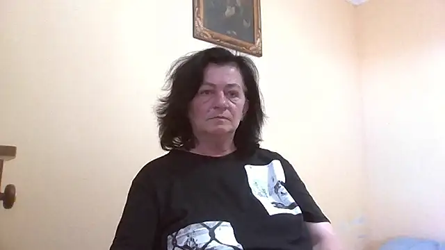 GypsiQueen2 online show from June 17, 2026, 5:23 pm