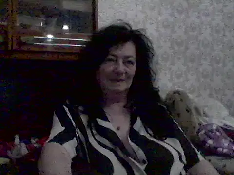 Snapshot of GypsiQueen2 chatting on March 11, 2025, 11:04 pm GypsiQueen2 online show from March 11, 2025, 11:04 pm