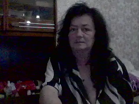 Snapshot of GypsiQueen2 chatting on March 11, 2025, 7:58 pm GypsiQueen2 online show from March 11, 2025, 7:58 pm