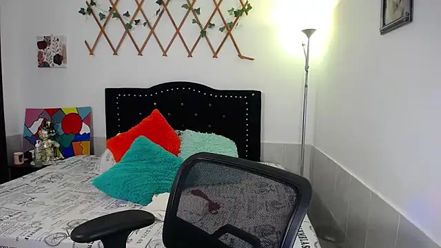 naughty girl 4u online show from April 4, 2026, 9:21 pm