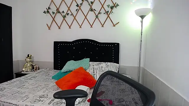 Snapshot of naughty_girl_4u chatting on February 12, 2026, 7:57 pm naughty girl 4u online show from February 12, 2026, 7:57 pm