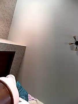 Snapshot of Lovers__Annn chatting on October 19, 2025, 4:04 am Lovers Annn online show from October 19, 2025, 4:04 am