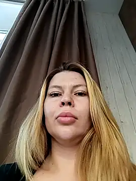 Snapshot of Lovers__Annn chatting on October 16, 2025, 2:31 am Lovers Annn online show from October 16, 2025, 2:31 am