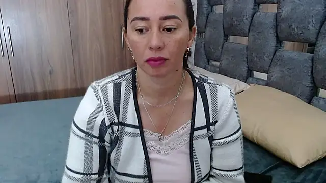 sara hott 1 online show from March 5, 2025, 12:44 pm
