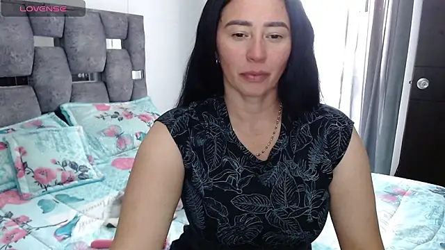 sara hott 1 online show from October 15, 2025, 4:15 pm