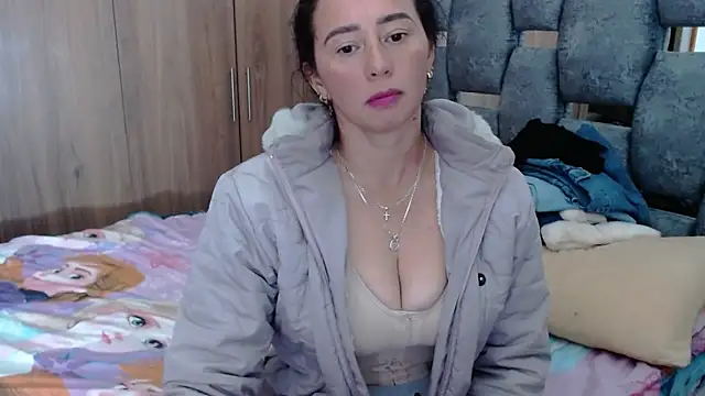 sara hott 1 online show from February 11, 2025, 3:51 pm
