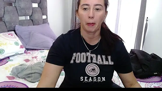 Snapshot of sara_hott_1 chatting on February 3, 2026, 2:33 pm sara hott 1 online show from February 3, 2026, 2:33 pm