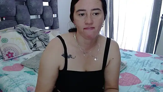 sara hott 1 online show from November 18, 2025, 2:42 pm