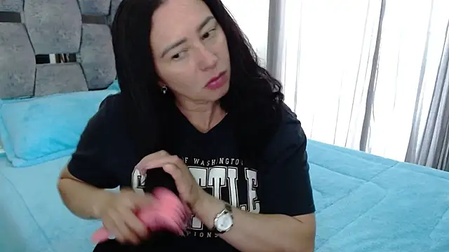 sara hott 1 online show from September 17, 2025, 3:25 pm