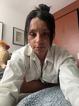 Snapshot of J_loren chatting on May 22, 2026, 9:13 pm J loren online show from May 22, 2026, 9:13 pm