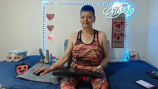 loquitaqueen011 online show from September 21, 2025, 4:34 pm