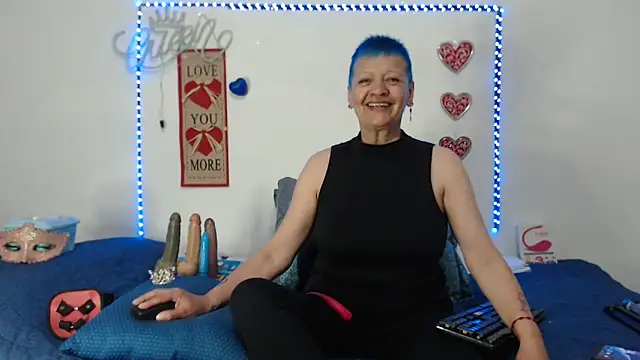 loquitaqueen011 online show from March 7, 2025, 10:21 pm